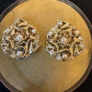 Vintage Sarah Coventry Gold Tone Faux Pearl Rhinestone Clip-On Earrings w/ Origi